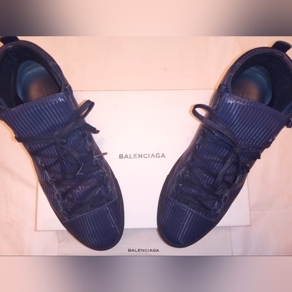 Balenciaga - Picture 1 of 5